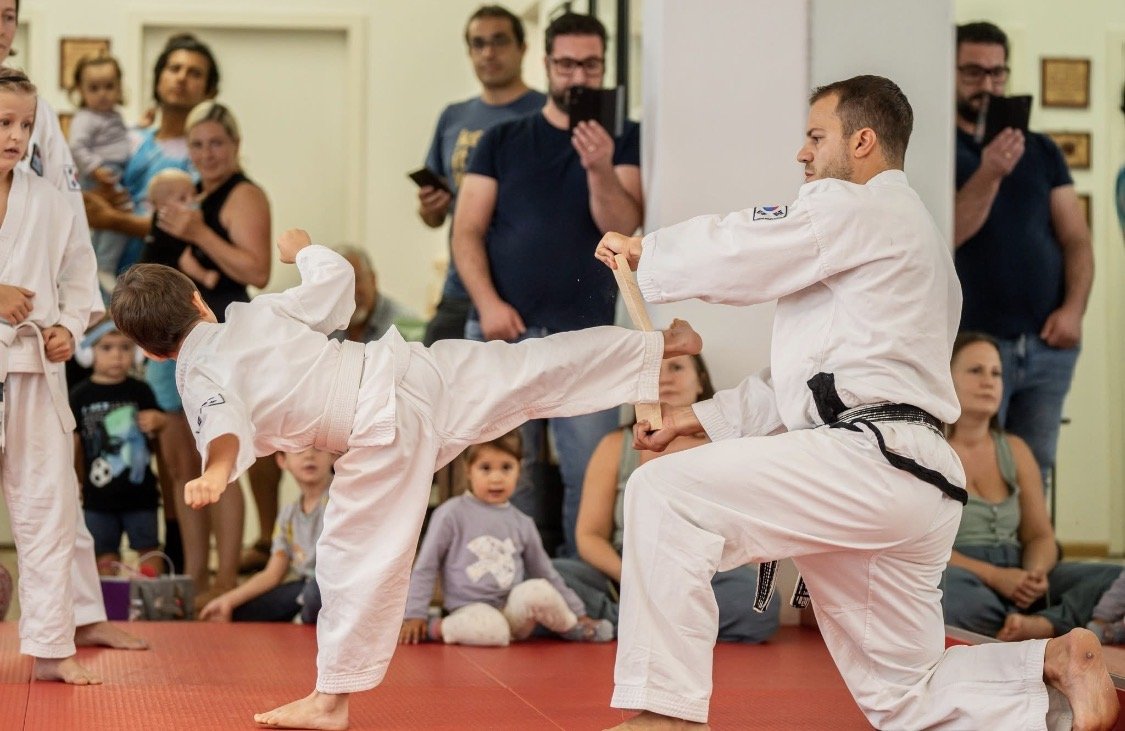 Bruchtest im Kindertraining — dein erster Kick